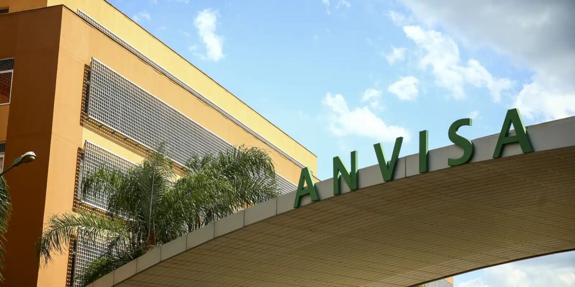 Anvisa proíbe comercialização de perfume e maquiagem capilar