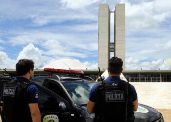 Porte de arma para policiais legislativos é ampliado para assembleias estaduais — Senado Notícias