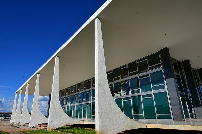 Lei reajusta adicional de qualificação do Judiciário federal — Senado Notícias