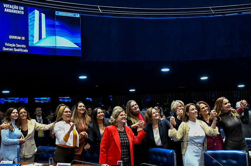 Propostas pelo Congresso, 19 novas leis ampliaram proteção às mulheres em 2025 — Senado Notícias