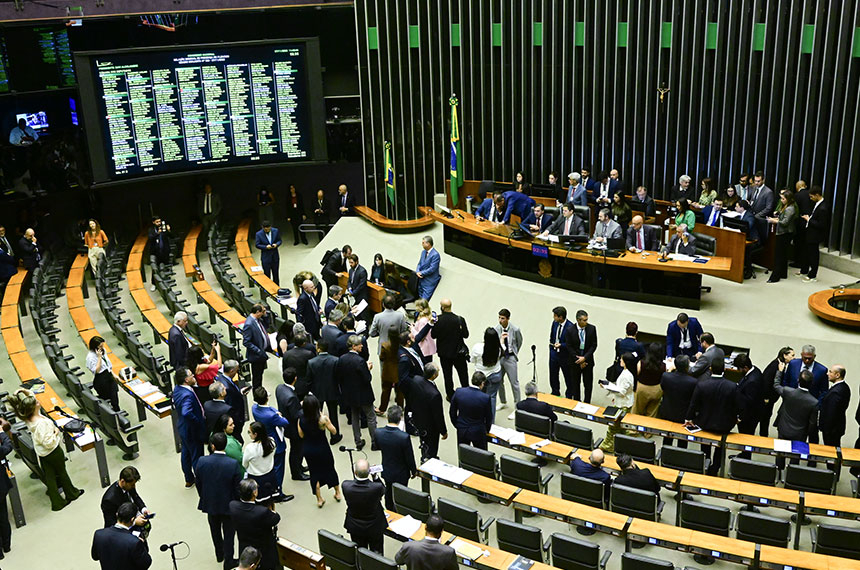 Após derrubada de veto, Senado mantém remuneração prevista para seus servidores — Senado Notícias