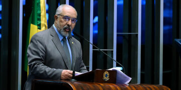 Após 22 anos como senador, Paim anuncia último mandato — Senado Notícias