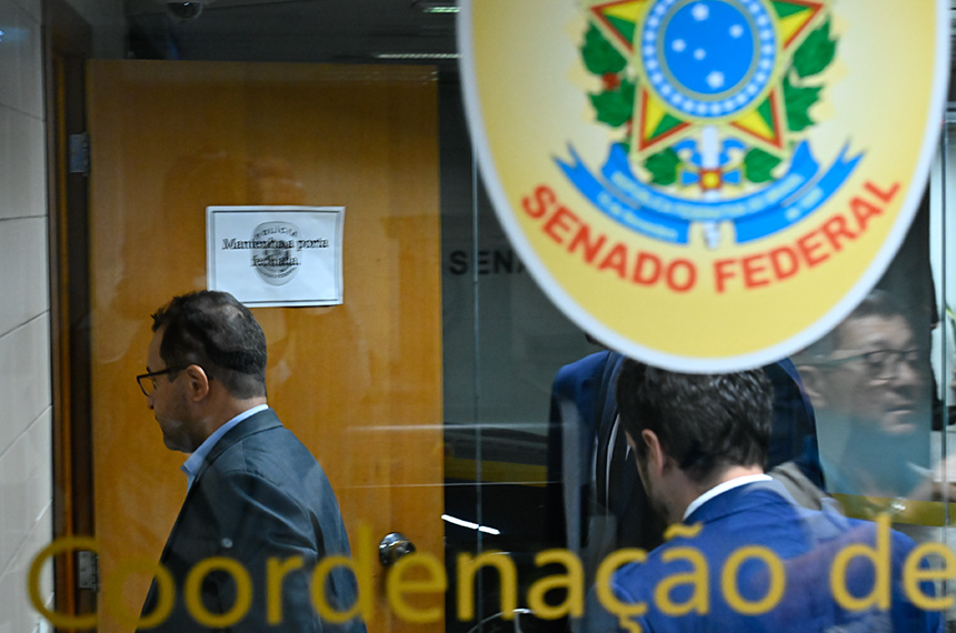 CPMI prende ex-coordenador do INSS após nove horas de depoimento — Senado Notícias