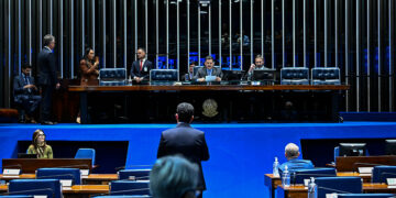 Inclusão da educação política no currículo escolar é retirada de pauta — Senado Notícias