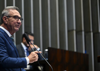 Reajuste de até 32% na conta de luz no Amapá é alvo de críticas de Lucas Barreto — Senado Notícias