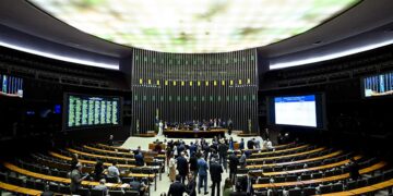 Mantidos vetos a critérios de concessão do BPC e reingresso no Bolsa Família — Senado Notícias