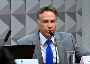 Apontado como ‘multimilionário’, presidente da Amar Brasil se cala na CPMI — Senado Notícias