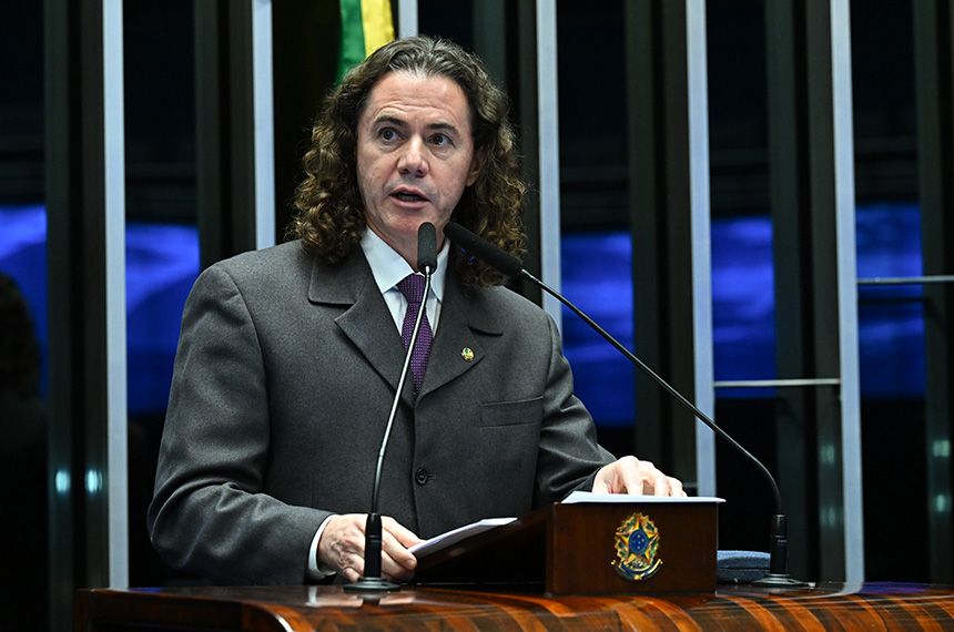 Veneziano destaca investimentos na Universidade de Campina Grande (PB) — Senado Notícias