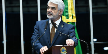 Humberto Costa cobra regulação para streaming — Senado Notícias