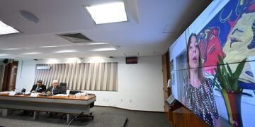 Avança regra para limitar volta obrigatória ao exterior de criança vítima de violência — Senado Notícias