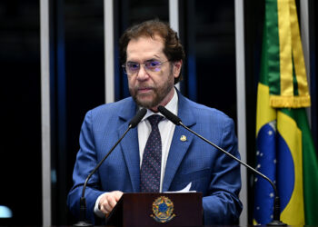 Plínio Valério critica decisão de Gilmar Mendes sobre pedidos de impeachment — Senado Notícias