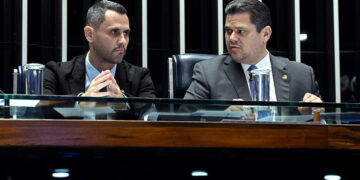 Promulgada emenda que isenta IPVA de veículos com mais de 20 anos — Senado Notícias