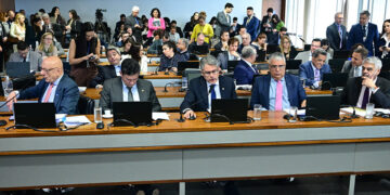 Projeto que libera imóveis do INSS para ações públicas segue para o Plenário — Senado Notícias