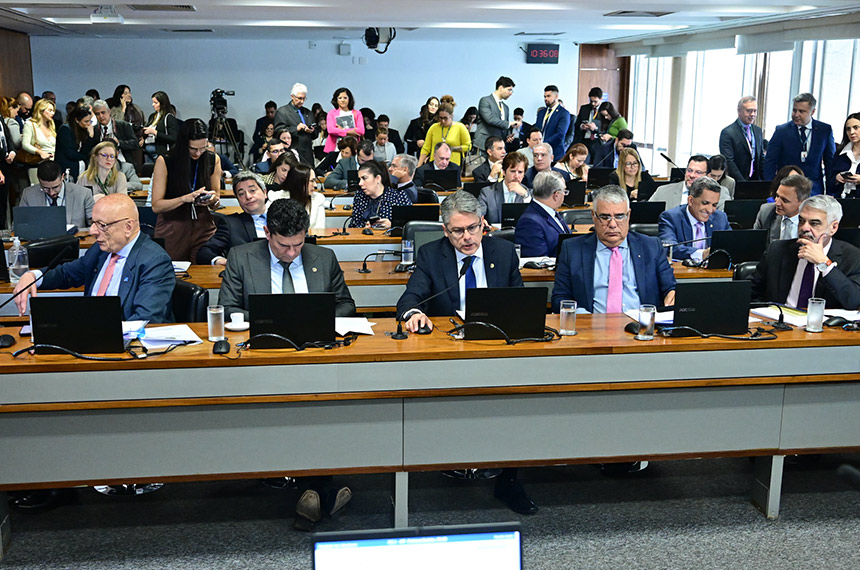 Projeto que libera imóveis do INSS para ações públicas segue para o Plenário — Senado Notícias