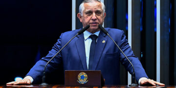 Izalci critica PEC que acaba com escala 6X1 e questiona programas sociais — Senado Notícias