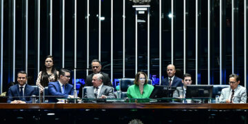 Sessão especial destaca relevância da Bíblia na fé, cultura e direitos humanos — Senado Notícias