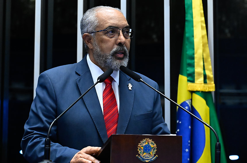 Paim destaca aprovação de projeto contra devedores contumazes — Senado Notícias