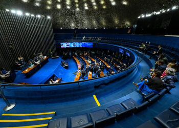 Plenário autoriza R$ 1,3 bilhão para banda larga e serviços digitais — Senado Notícias