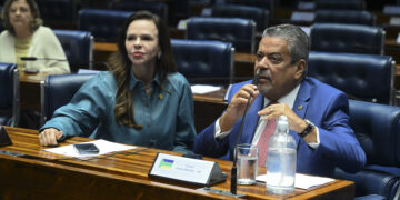 PEC da polícia científica segue para a Câmara — Senado Notícias