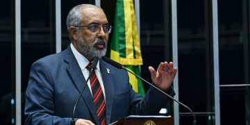 Paulo Paim celebra avanço de proposta que acaba com a escala 6×1 — Senado Notícias