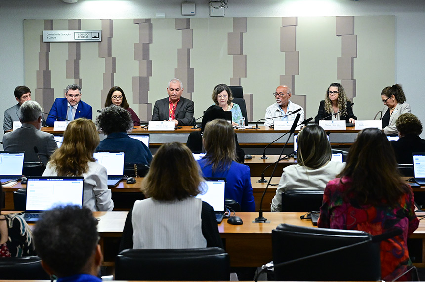 Debate ressalta importância e caráter democrático do Fórum Nacional de Educação — Senado Notícias