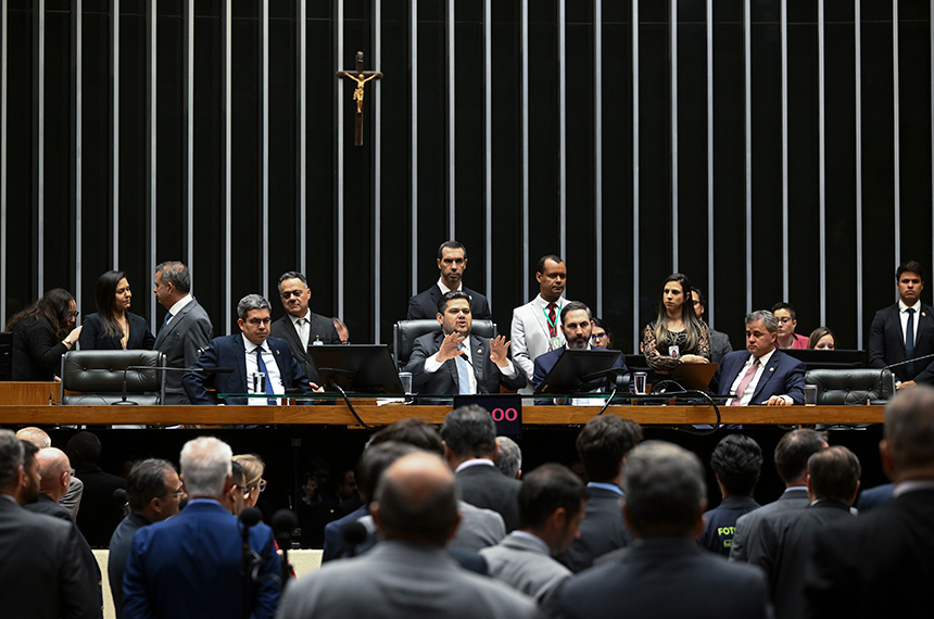 Parlamentares aprovam R$ 6 bi para renovação da frota nacional de caminhões — Senado Notícias