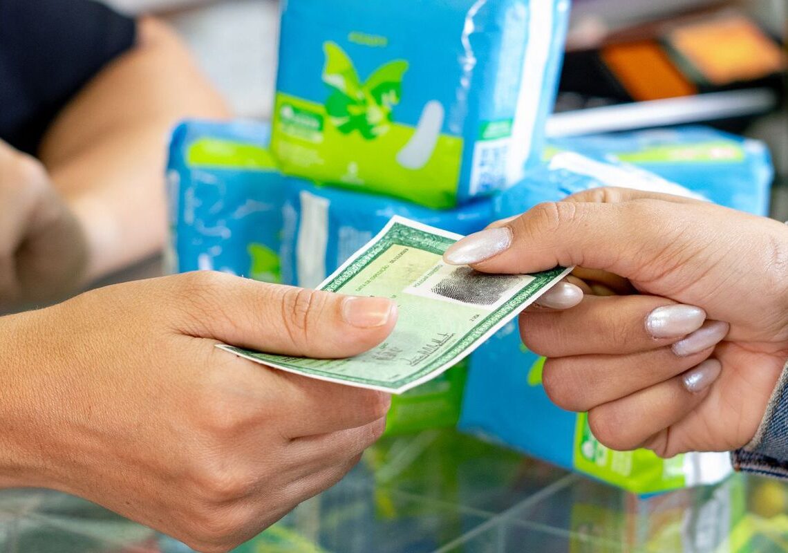 Beneficiárias recebem mensagens sobre retirada de absorventes no SUS