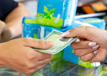 Beneficiárias recebem mensagens sobre retirada de absorventes no SUS