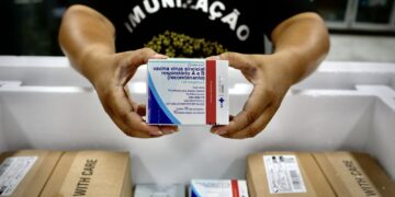 Governo começa a distribuir vacina contra vírus sincicial respiratório