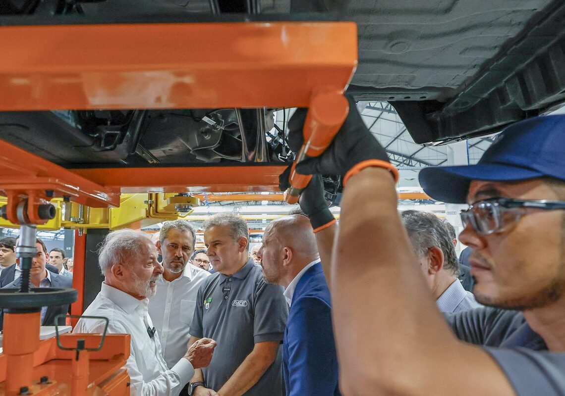 Lula: queda da pobreza está ligada à menor inflação e maiores salários