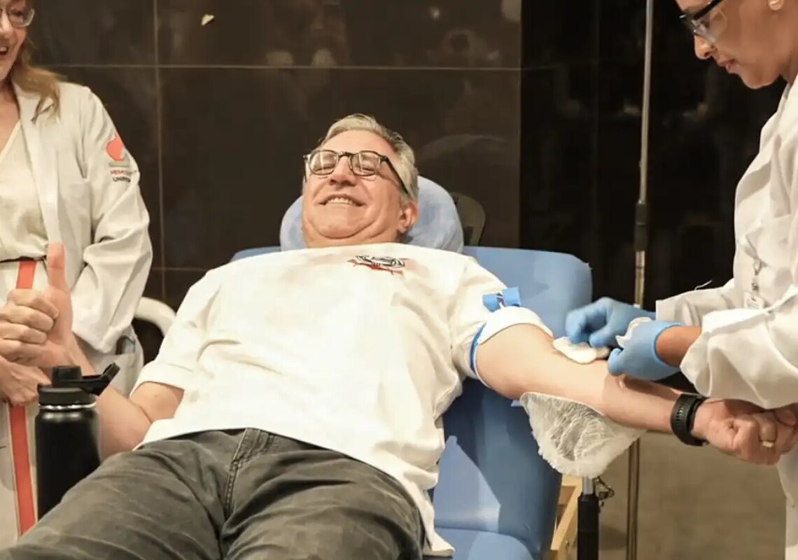 Padilha doa sangue e marca início da vacinação contra vírus sincicial