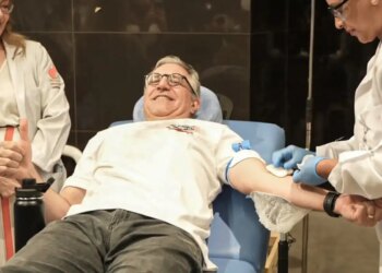 Padilha doa sangue e marca início da vacinação contra vírus sincicial