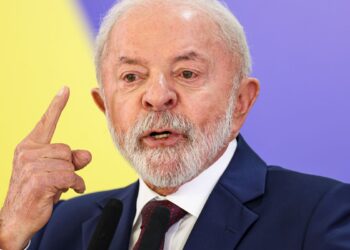 É possível negociar sem guerra, diz Lula sobre EUA e Venezuela