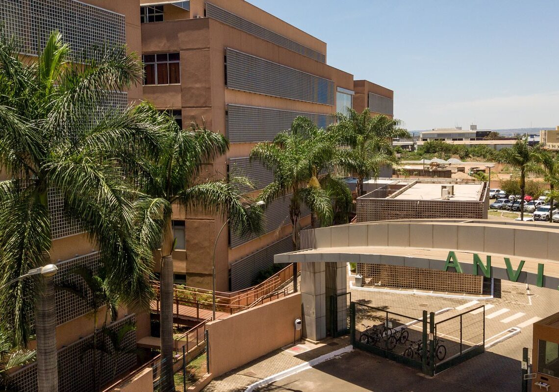 Anvisa determina suspensão de tônico capilar e apreensão de cosméticos