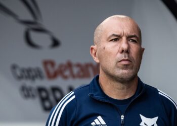 Cruzeiro anuncia saída de Leonardo Jardim após revés na Copa do Brasil