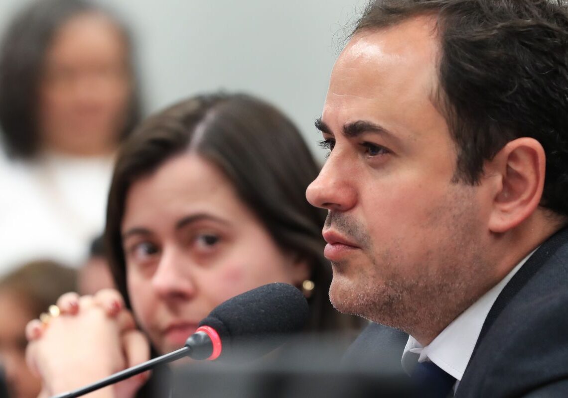 Câmara decide suspender Glauber Braga por 6 meses