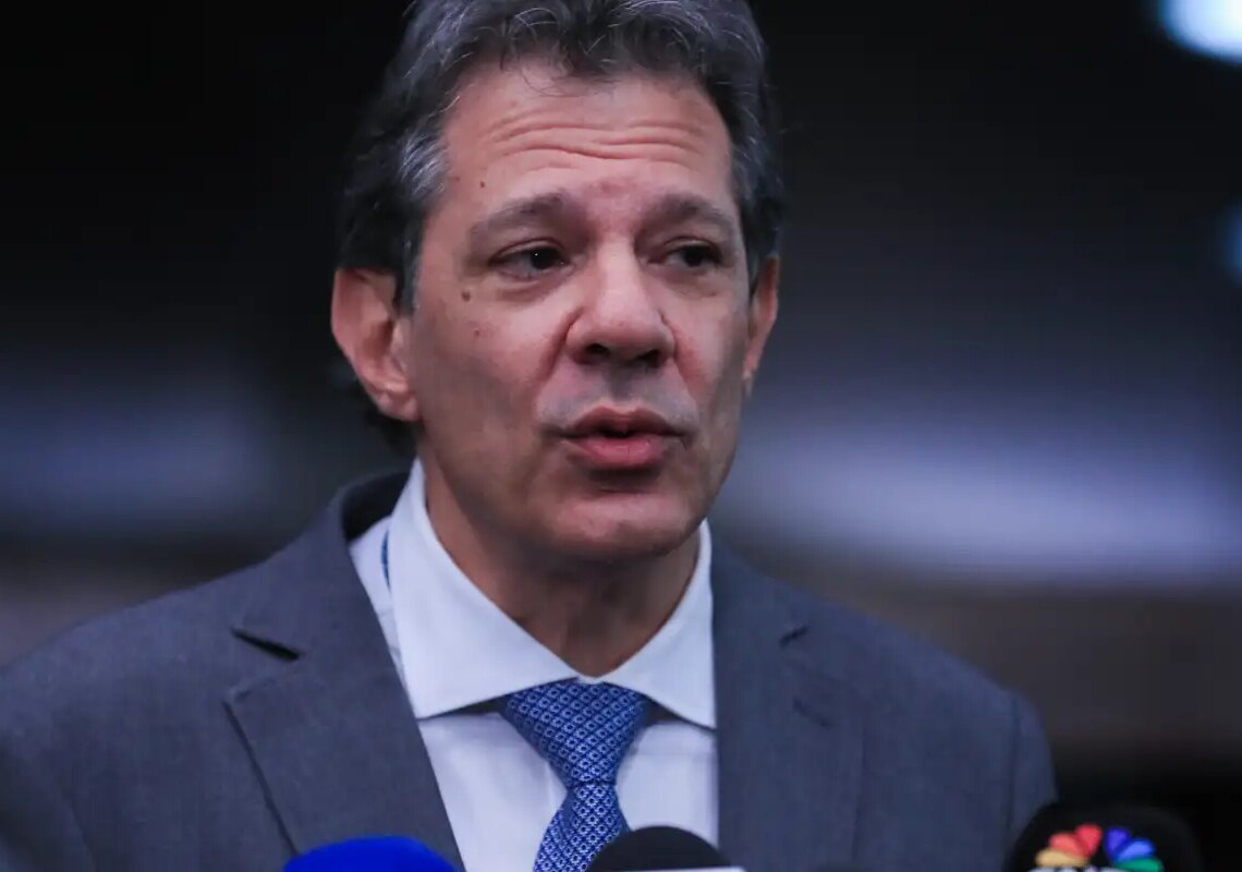 Haddad busca canal direto com EUA para rastrear peças de fuzis