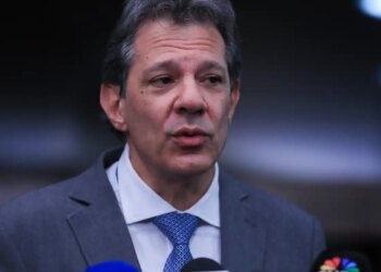 Haddad busca canal direto com EUA para rastrear peças de fuzis