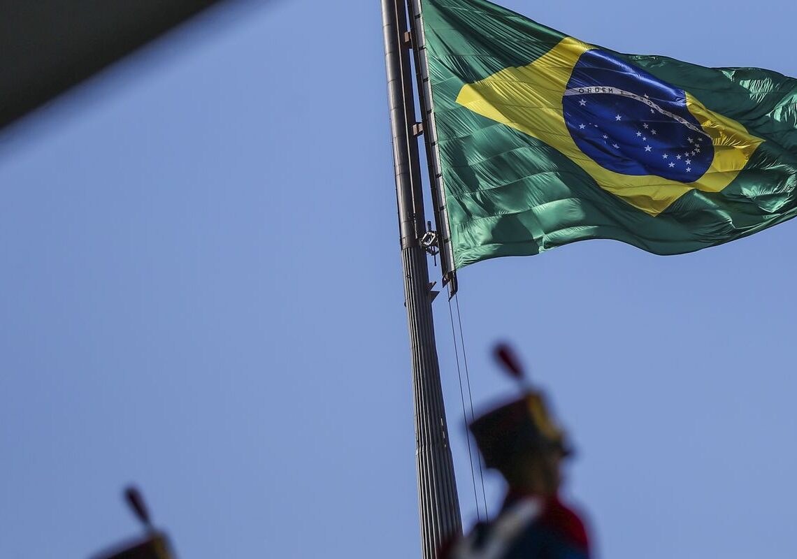 Políticos e autoridades celebram queda da Lei Magnitsky contra Moraes