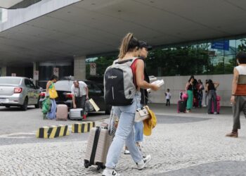 Paes anuncia reunião com ministro para discutir situação de aeroportos