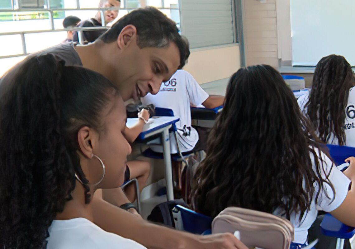 Professores podem acumular cargo público, decide Congresso