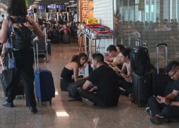 Passageiros de Congonhas relatam cansaço e falta de suporte de aéreas