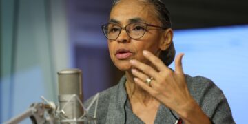Marina Silva sofre fratura em vértebra lombar