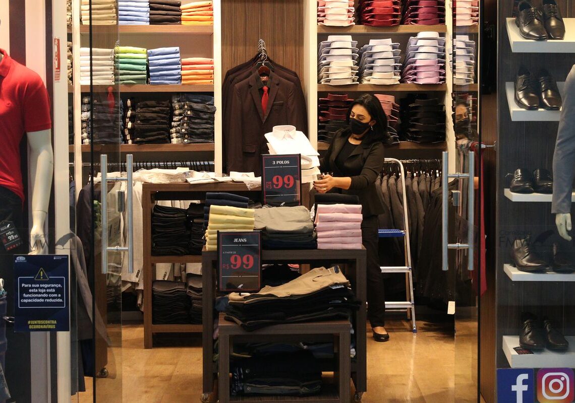 Entenda os direitos do consumidor para trocas de presentes de Natal