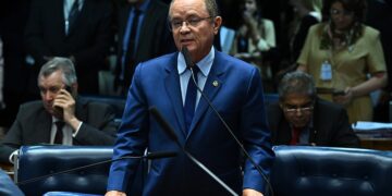 PEC que permite acúmulo de cargos por professores segue para promulgação — Senado Notícias