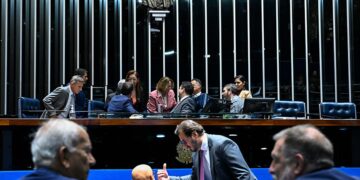 Adiada votação de projetos com doações do Exército para Uruguai e Paraguai — Senado Notícias