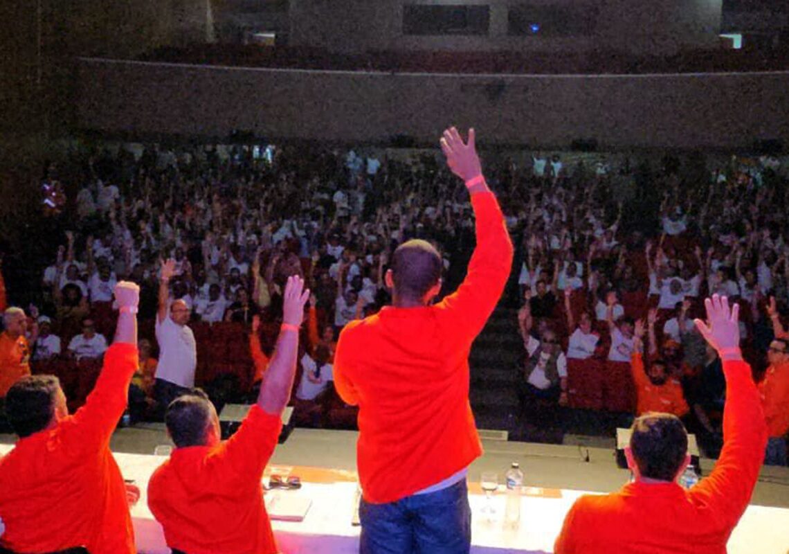 Petroleiros do Norte Fluminense suspendem greve após 16 dias