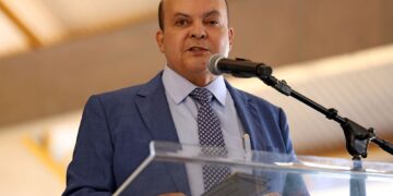 Oposição no DF pede impeachment de Ibaneis após citação por Vorcaro