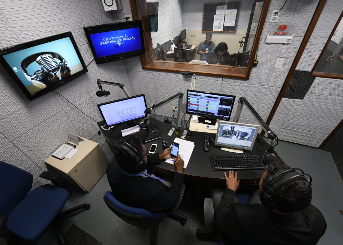 Sancionadas normas para emissão de carteira profissional de radialista — Senado Notícias