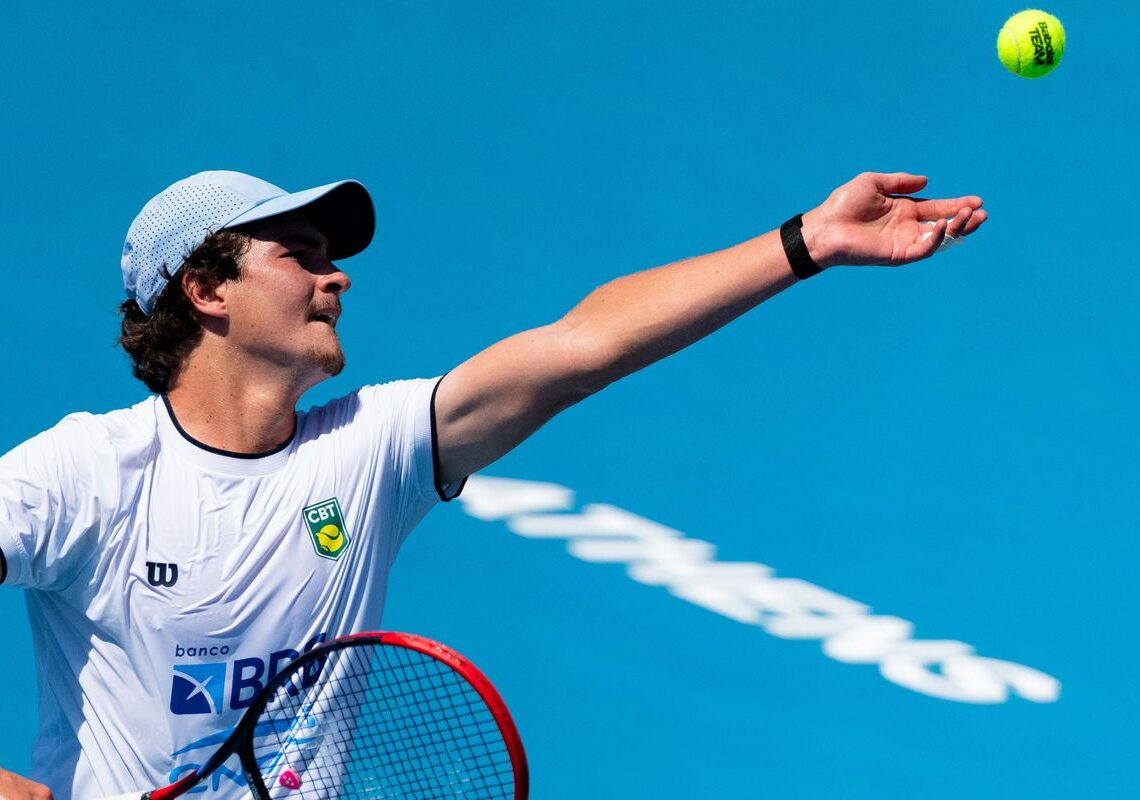 Dores lombares tiram João Fonseca de mais um torneio na Austrália